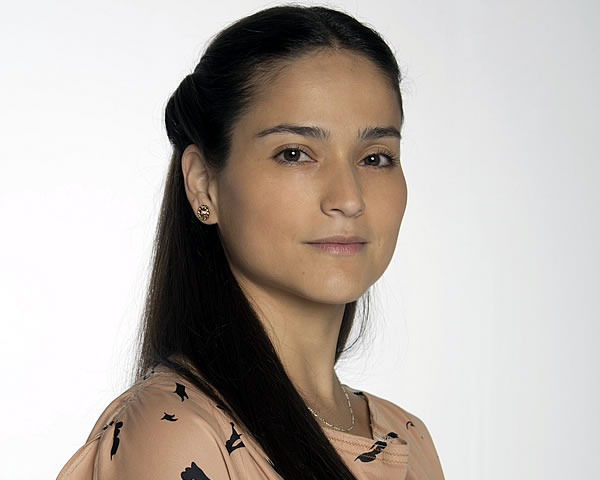 Juliana Posso es Delfina Castaño en "Tres Caínes"